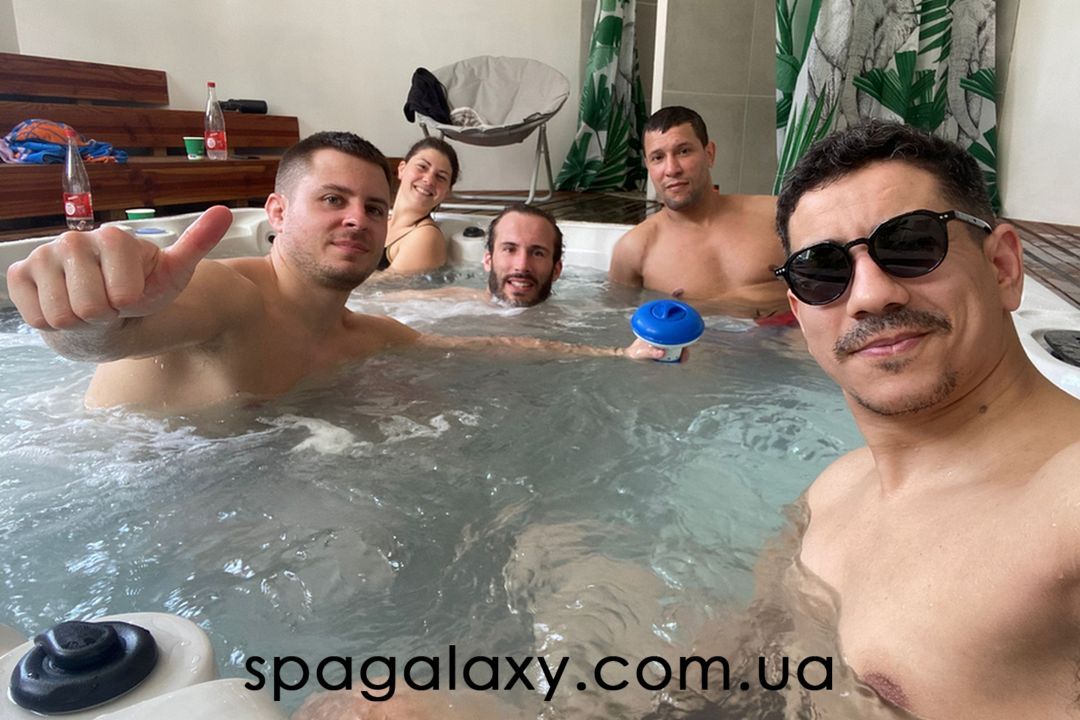 ЩОДЕННЕ ЩАСТЯ ЗІ СПА-БАСЕЙНОМ: 5 ПРИЧИН, ЧОМУ ВАРТО ЗРОБИТИ ЙОГО ЧАСТИНОЮ СВОГО ЖИТТЯ