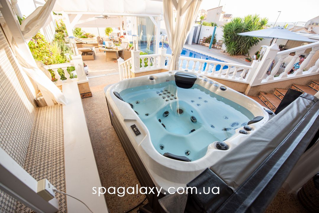 ІНТЕГРОВАНИЙ ЧИ ОКРЕМО СТОЯЧИЙ СПА-БАСЕЙН: ЩО ВИБРАТИ, ЩОБ НЕ ПОШКОДУВАТИ ПОТІМ?