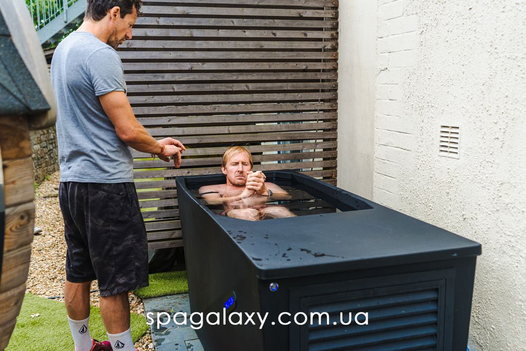 НАВІЩО НОРМАЛЬНІЙ ЛЮДИНІ ДОБРОВІЛЬНО ЛІЗТИ В CHILL TUB?