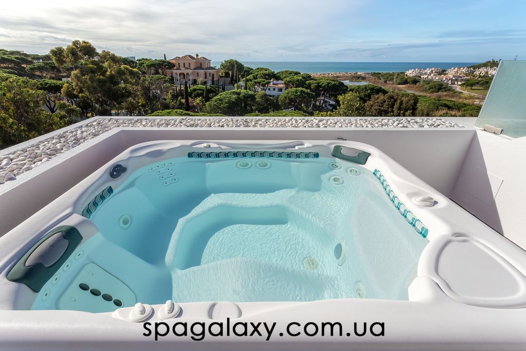 ПЕНТХАУС ДЛЯ ОБРАНИХ: СПА-БАСЕЙН НА ДАХУ ЯК ВИЩИЙ ПІЛОТАЖ АРХІТЕКТУРИ