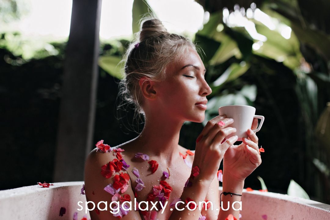 ЕНЕРГЕТИЧНИЙ КОКТЕЙЛЬ: СПА-БАСЕЙН + МАТЧА = НОВИЙ РЕЦЕПТ БАДЬОРОСТІ