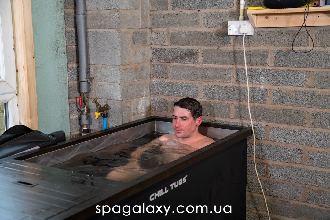 КАВА, ТИ ЗВІЛЬНЕНА: РАНОК ПОЧИНАЄТЬСЯ З ХОЛОДНОГО ШОКУ У CHILL TUB