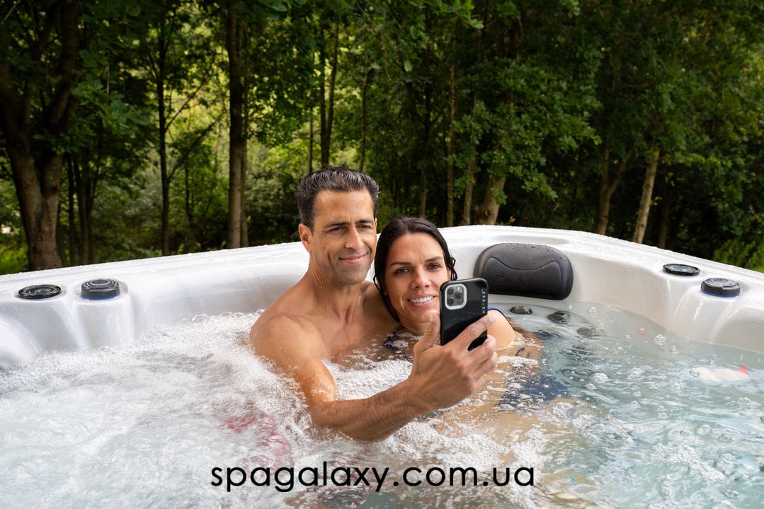 МЕТРИКИ МАРНОСЛАВСТВА: ЧОМУ ФОТО В СПА-БАСЕЙНІ ЗБИРАЮТЬ БІЛЬШЕ ЛАЙКІВ, НІЖ БУДЬ-ЩО ІНШЕ