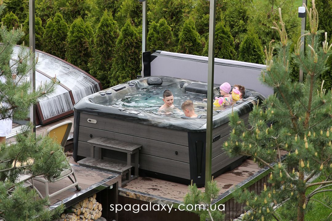 ТРЕНДИ ДИЗАЙНУ ТЕРАС ІЗ SPA-БАСЕЙНАМИ 2025 РОКУ