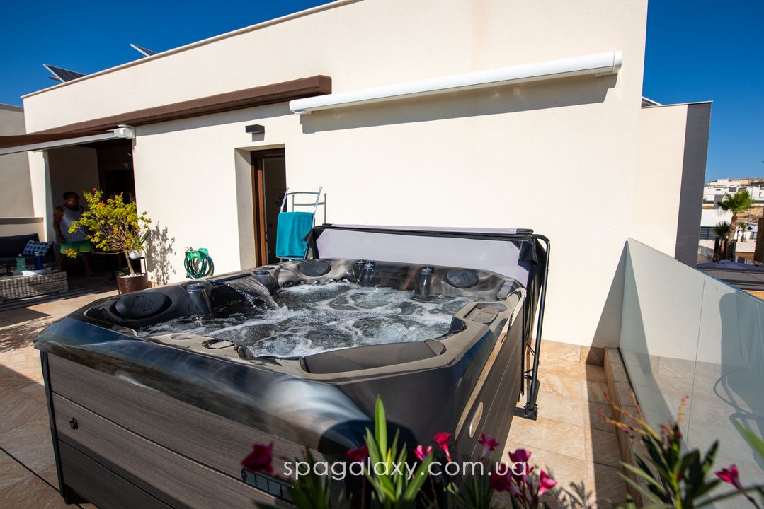 ВОДНА МАТРИЦЯ: ЯК SPA-БАСЕЙНИ ПЕРЕЗАВАНТАЖУЮТЬ ВАШ БІОЛОГІЧНИЙ ВІК