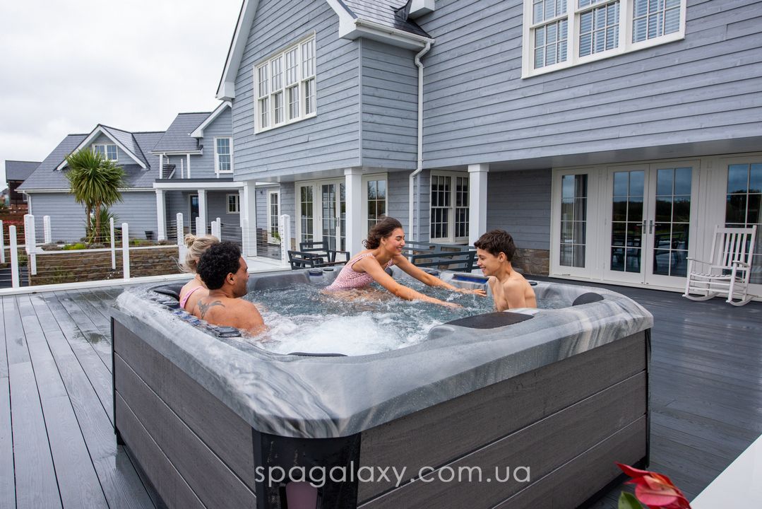 PARTY MODE ON: ЯК ПІДГОТУВАТИ ВАШ SPA-БАСЕЙН ДО СВЯТ І СТАТИ ЛЕГЕНДОЮ СЕРЕД ДРУЗІВ