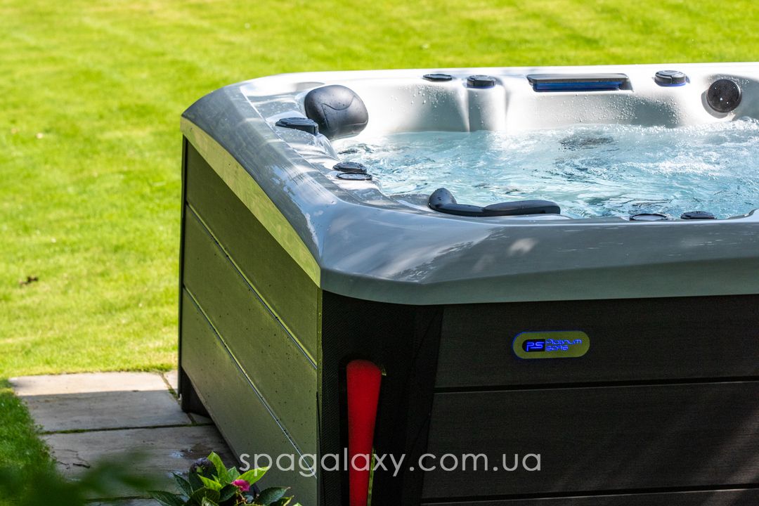 НЕ СПОРТКАР, А SPA-БАСЕЙН: НОВА ВАЛЮТА СТАТУСУ У 2025 РОЦІ