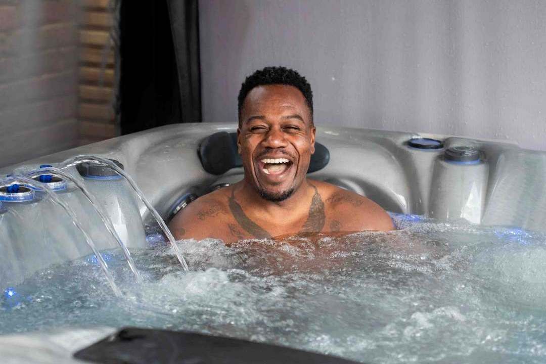 РІДКЕ ОБНУЛЕННЯ: ЯК 20 ХВИЛИН У SPA-БАСЕЙНІ «ПЕРЕЗАВАНТАЖУЮТЬ» ВАС ПІСЛЯ НАЙВАЖЧОГО ДНЯ