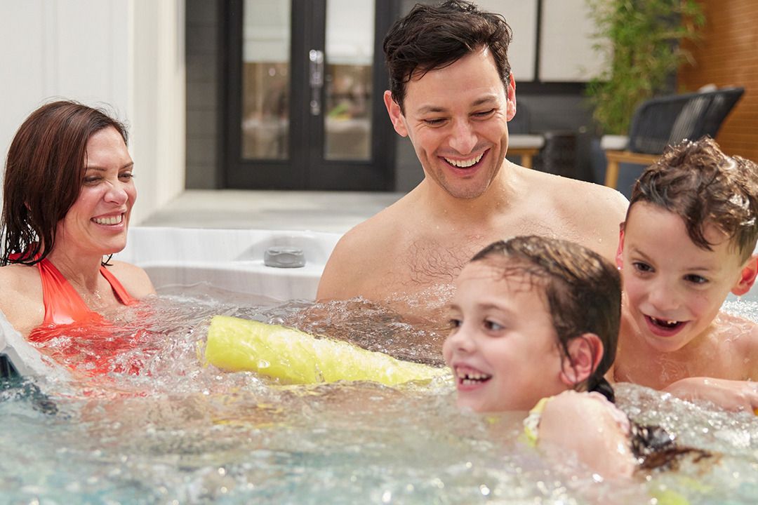 «УВІМКНИ БУЛЬБАШКИ!»: ЯК РОЗУМНІ БАТЬКИ ПОЯСНЮЮТЬ ДІТЯМ КОРИСТЬ ГІДРОМАСАЖУ МОВОЮ ГРИ ТА МАГІЇ