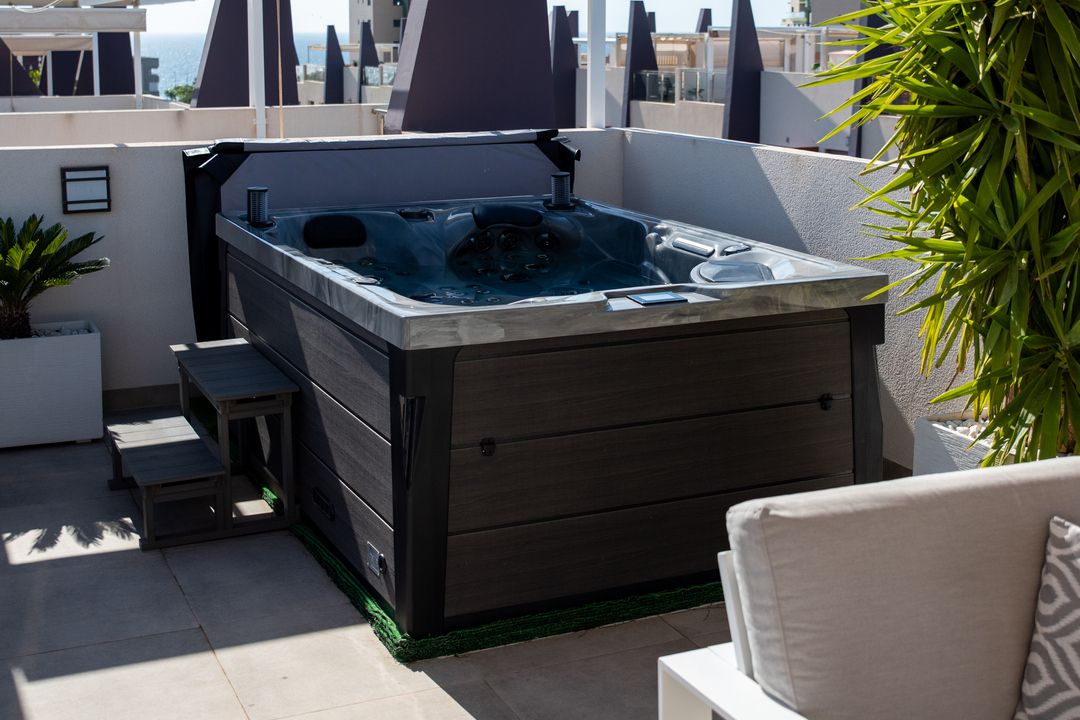 SPA-БАСЕЙН У ГОТЕЛЬНОМУ НОМЕРІ: ІНВЕСТИЦІЯ, ЩО ПІДВИЩУЄ ВАРТІСТЬ ДОБИ ТА ЛОЯЛЬНІСТЬ ГОСТЕЙ