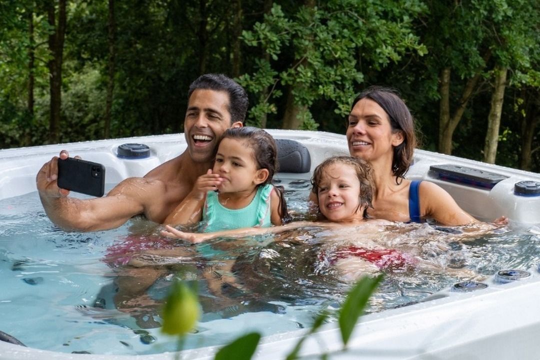 ВОДА ПРОТИ ГАДЖЕТІВ: ЧОМУ СПА-БАСЕЙН — ЦЕ ТЕХНОЛОГІЯ, ЯКУ ОБИРАЮТЬ ДІТИ