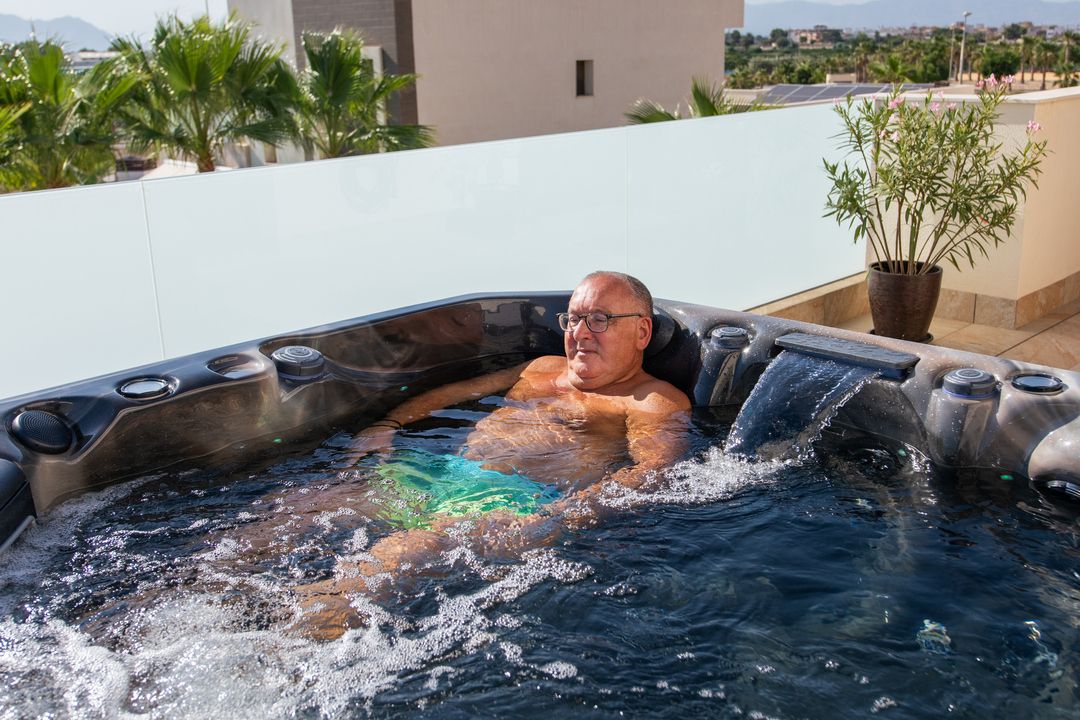 ПСИХОЛОГІЯ ГРОШЕЙ: ЧОМУ ДОЗВОЛИТИ СОБІ SPA-БАСЕЙН — ЦЕ НЕ РОЗКІШ, А НОРМА