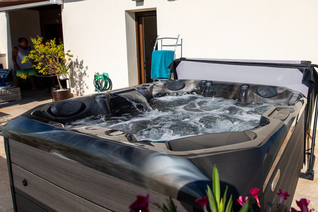 РОЗВІЮЄМО МІФ: ЧИ СПРАВДІ SPA-БАСЕЙН ДОСТУПНИЙ ЛИШЕ ДЛЯ МІЛЬЙОНЕРІВ?