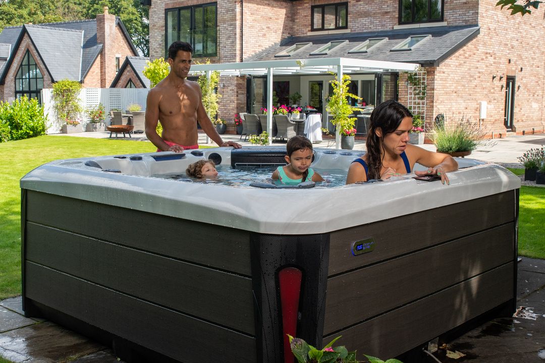 ЗАБУТИ ПРО ГАДЖЕТИ: ЯК SPA-БАСЕЙН ОБ'ЄДНУЄ ПОКОЛІННЯ