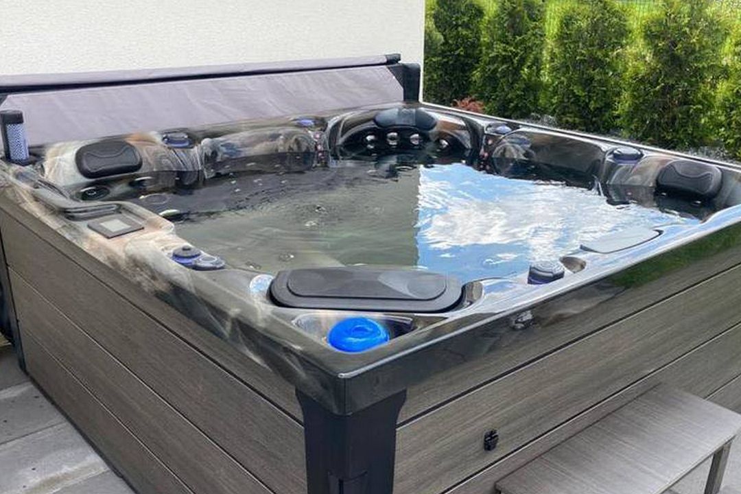 МАШИНА ЧАСУ У ВАС НА ТЕРАСІ: ЯК SPA-БАСЕЙН ПОВЕРТАЄ У ДИТИНСТВО