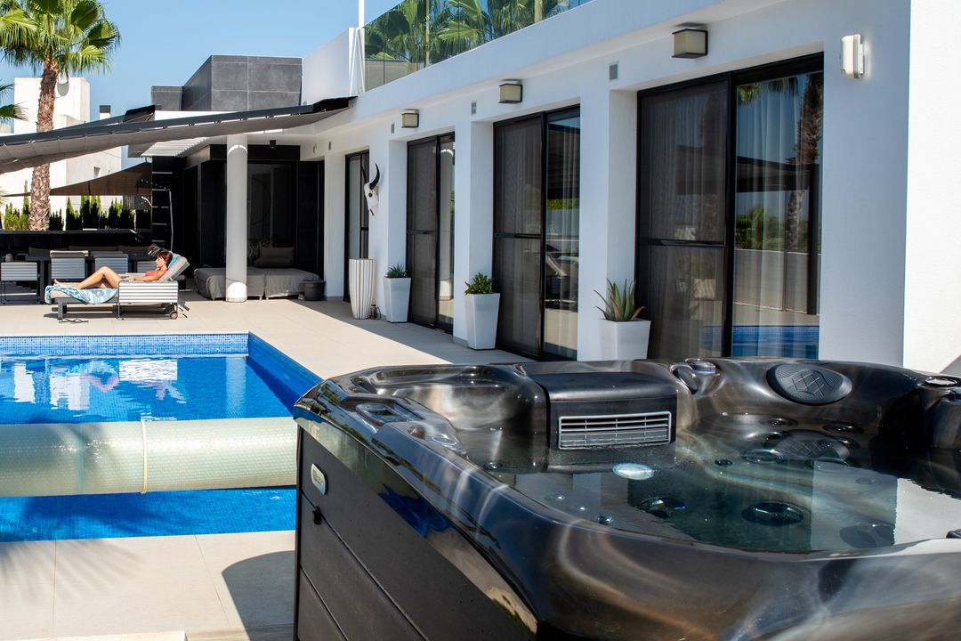 РИТУАЛ ПЕРЕХОДУ: ЯК ВАШ SPA-БАСЕЙН ВІДОКРЕМЛЮЄ РОБОТУ ВІД ЖИТТЯ