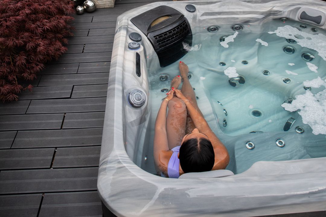 ВАШ ПЕРСОНАЛЬНИЙ «WD-40» ДЛЯ СУГЛОБІВ: ЯК SPA-БАСЕЙН БОРЕТЬСЯ ЗІ «СКРИПОМ»