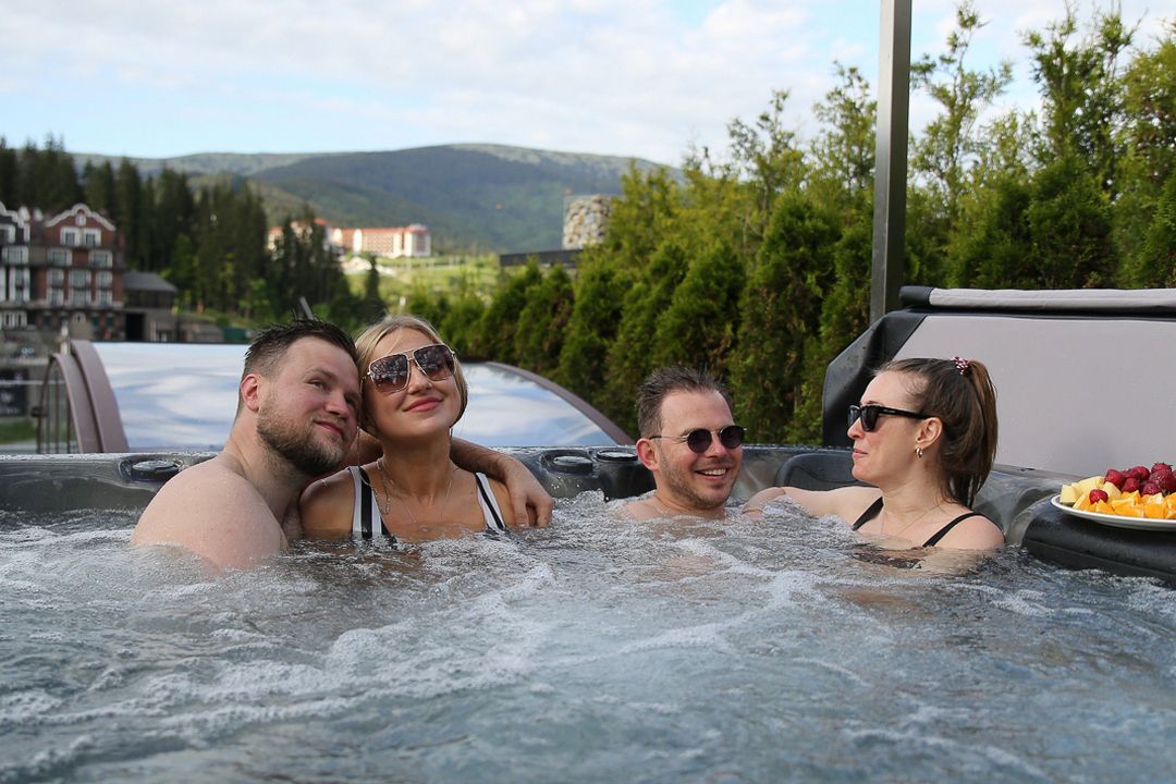 П'ЯТЬ ТИПІВ ГОСТЕЙ, ЯКІ ТОЧНО З'ЯВЛЯТЬСЯ У ВАС ПІСЛЯ ПОКУПКИ SPA-БАСЕЙНУ