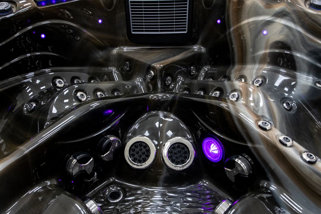 ГОНКА ОЗБРОЄНЬ У ВАШОМУ SPA: ЧИ СПРАВДІ БІЛЬШЕ ФОРСУНОК ОЗНАЧАЄ КРАЩИЙ МАСАЖ?