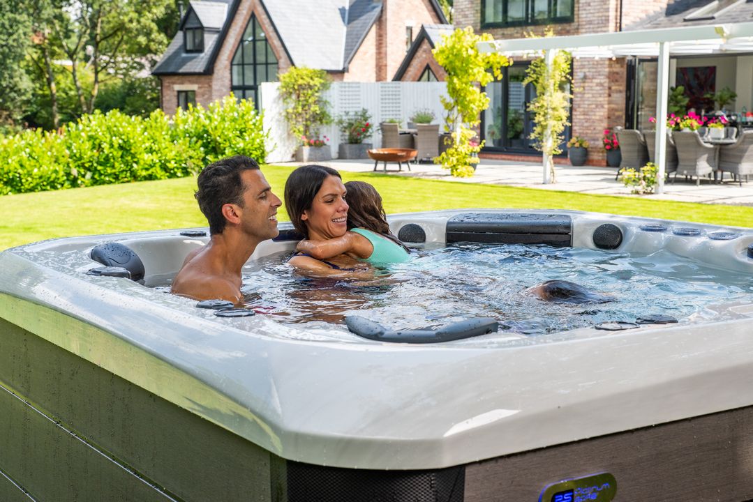 ВОДНИЙ СПОРТЗАЛ ДЛЯ ВІДНОВЛЕННЯ: ЯК ВАШ SPA-БАСЕЙН РОБИТЬ ВАС ГНУЧКІШИМ ТА СИЛЬНІШИМ