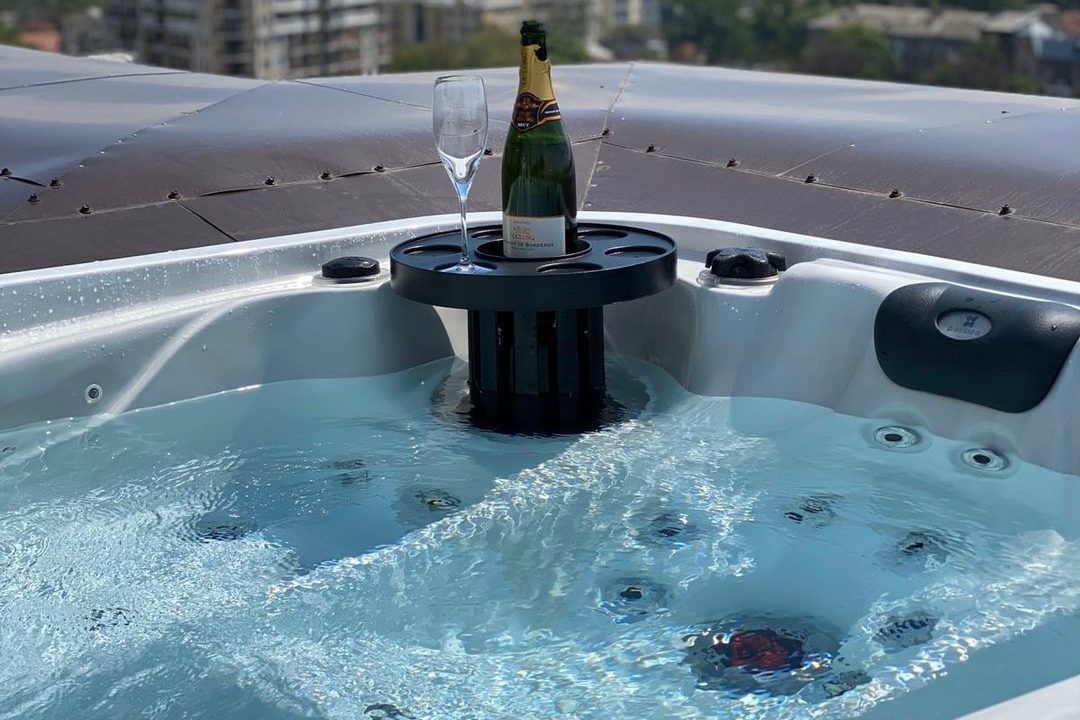 СИЛА У ФОРМІ: ЯК ГЕОМЕТРІЯ ФОРСУНОК ВИЗНАЧАЄ ГЛИБИНУ ВАШОГО SPA-МАСАЖУ