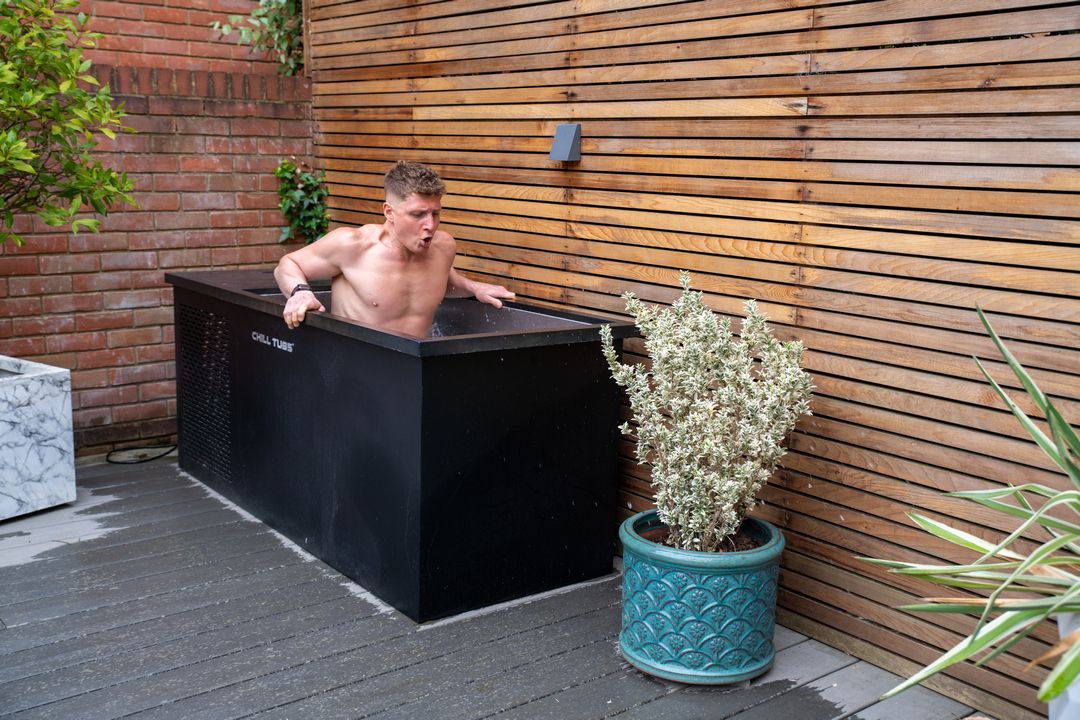 КРИЖАНИЙ СПАРИНГ-ПАРТНЕР: ЯК ХОЛОД ТРЕНУЄ ВАШ ХАРАКТЕР ЕФЕКТИВНІШЕ ЗА ШТАНГУ