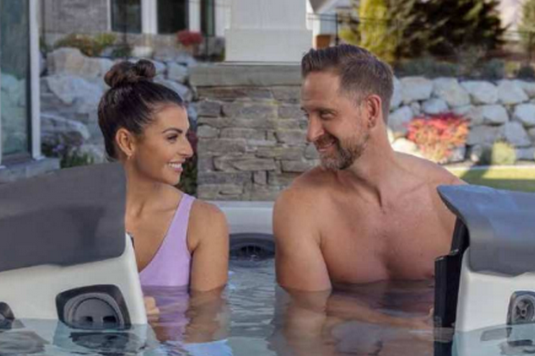 ТОЧКОВИЙ МАСАЖ У ВОДІ: ЯК ЗНАЙТИ СВОЮ “ЗОНУ СИЛИ” У SPA-БАСЕЙНІ