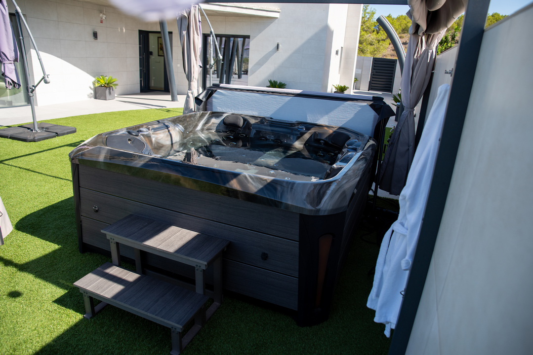 SPA ЯК ГОЛОВНИЙ ЕЛЕМЕНТ ПОДВІРЯ ТРЕНД НА ОДНУ СИЛЬНУ ТОЧКУ ЗАМІСТЬ СКЛАДНОГО ЛАНДШАФТУ