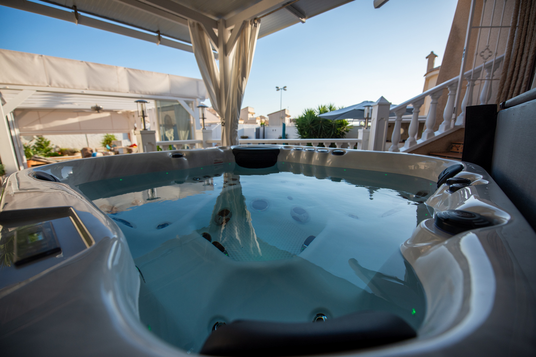 ПРОЗОРА ВОДА НЕ ОЗНАЧАЄ ЧИСТА СИСТЕМА ЩО НАСПРАВДІ НАКОПИЧУЄТЬСЯ ВСЕРЕДИНІ SPA ЗА 6 МІСЯЦІВ