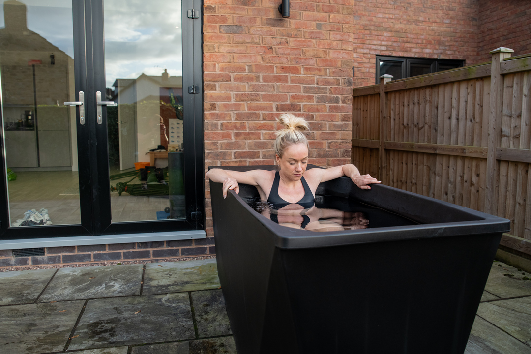 ЕНЕРГІЯ ТА КОНТРОЛЬ ЧОМУ КОРОТКЕ ХОЛОДНЕ ЗАНУРЕННЯ ЗМІНЮЄ ПОВЕДІНКУ НА ВЕСЬ ДЕНЬ А НЕ ЛИШЕ САМОПОЧУТТЯ