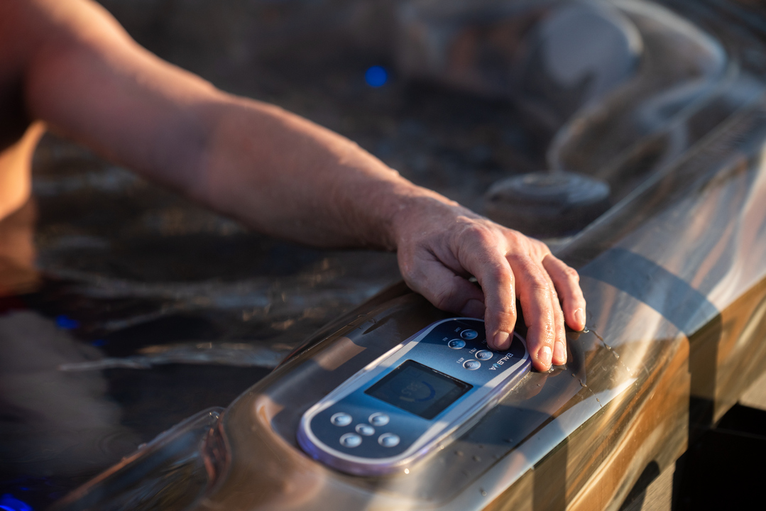 ТЕПЛА ВОДА І КОНТРОЛЬ ЯК SPA ЗНИЖУЄ ПОТРЕБУ ВСЕ ТРИМАТИ ПІД НАГЛЯДОМ