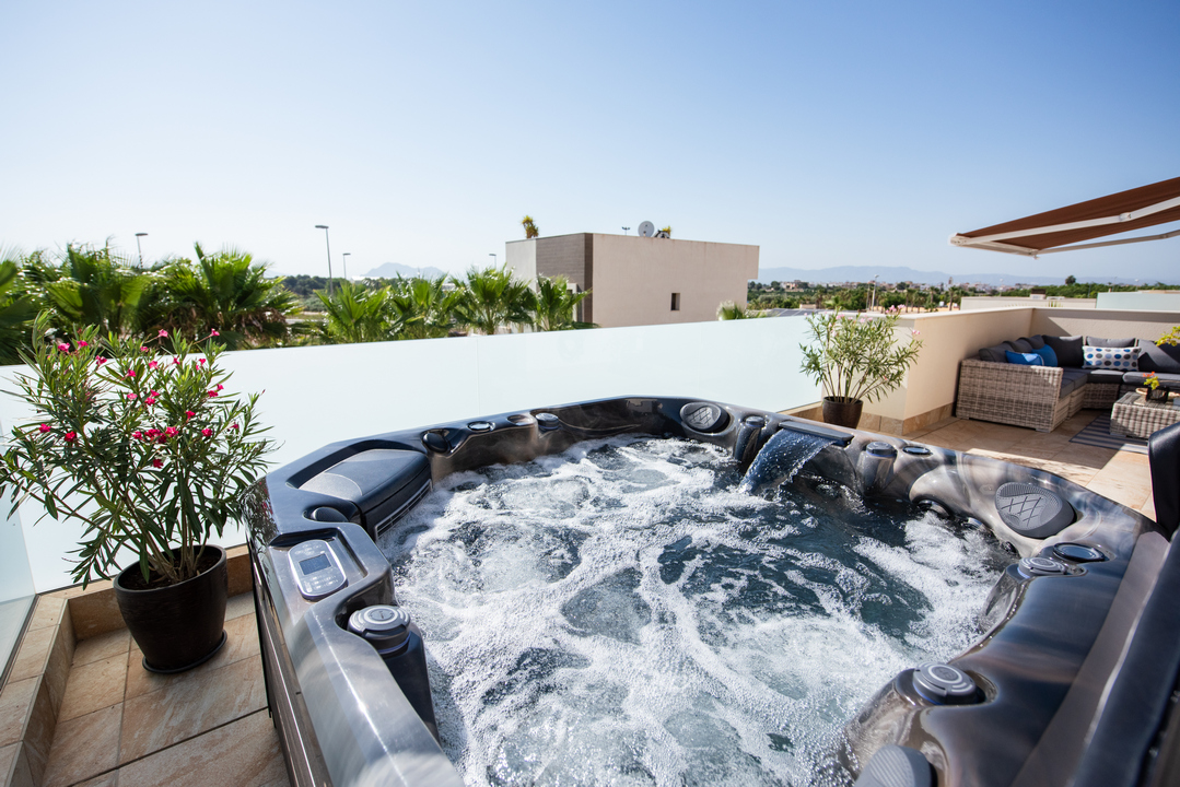 ЕФЕКТ ДЗЕРКАЛЬНОЇ ВОДИ ЧОМУ SPA РОБИТЬ ПРОСТІР ВІЗУАЛЬНО ШИРШИМ І СПОКІЙНІШИМ