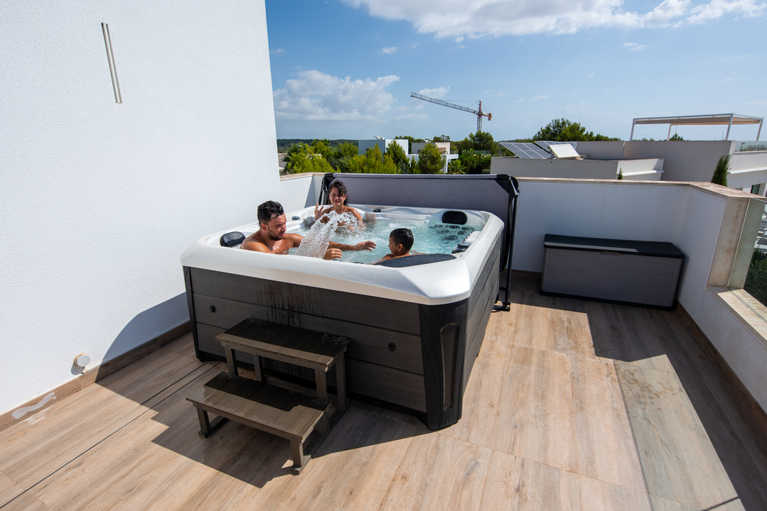 РОЗМОВИ БЕЗ ГАДЖЕТІВ ЯК SPA СТВОРЮЄ ПРОСТІР ДЕ ЛЮДИ ПОЧИНАЮТЬ ЧУТИ ОДНЕ ОДНОГО