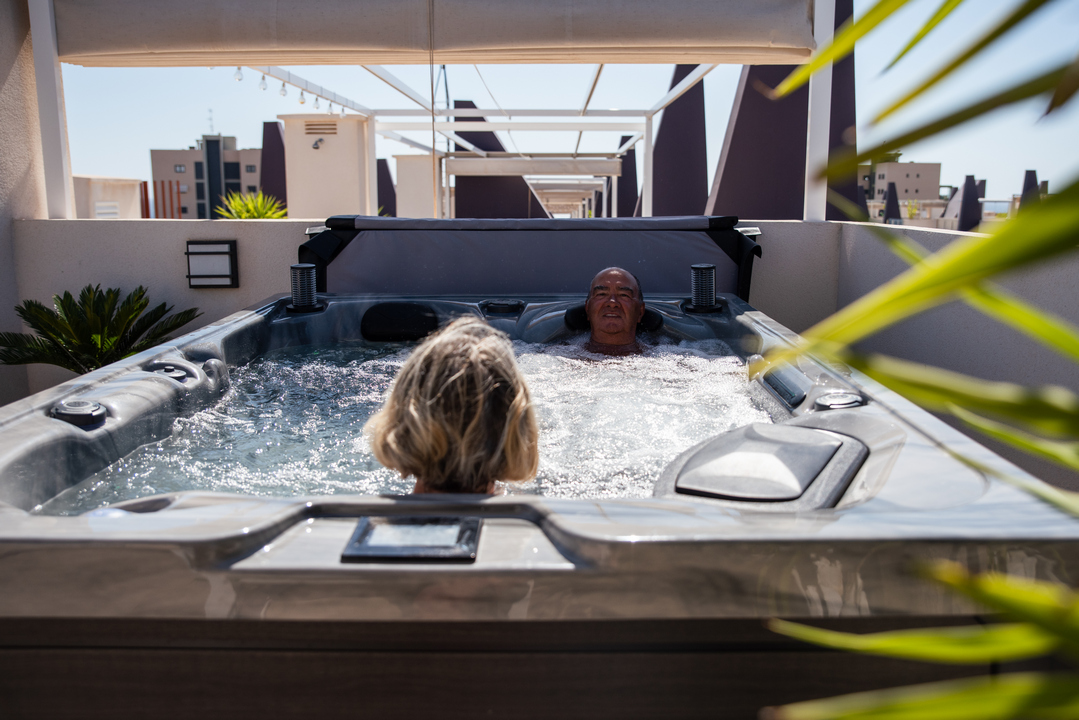 СЕНСОРНИЙ ІНТЕЛЕКТ: ЯК СИНХРОНІЗАЦІЯ АРОМАТІВ, ЗВУКОВИХ ЧАСТОТ І СВІТЛА В ЧАШІ ДОПОМАГАЄ «ПЕРЕПРОШИТИ» ВАШЕ НАСТРІЙ ЗА 10 ХВИЛИН