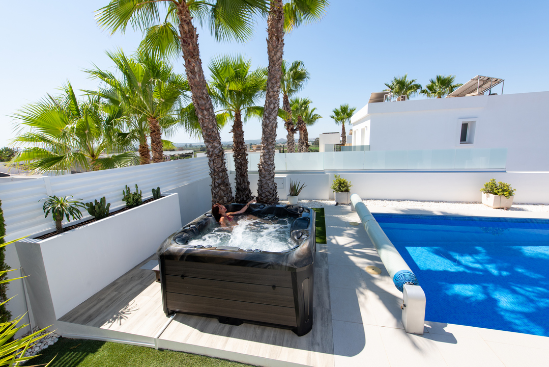 СВІТЛОВИЙ ДЕТОКС: ЯК БІОДИНАМІЧНЕ ОСВІТЛЕННЯ ВАШОГО СПА-БАСЕЙНУ ПЕРЕПРОШИВАЄ СОН