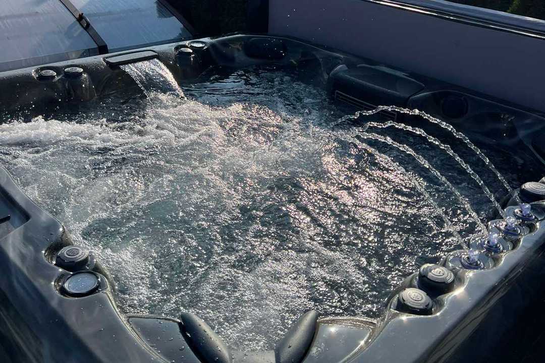 ЕСТЕТИКА «ДИКОГО КАМЕНЮ»: ЧОМУ МАТОВІ ЧАШІ ПІД СЛАНЕЦЬ ТА БАЗАЛЬТ СТАЛИ ГОЛОВНИМ СИМВОЛОМ ТИХОГО ЛЮКСУ