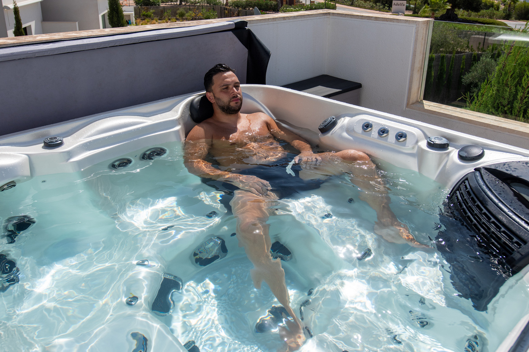 ASMR-ВОДА: ЯК ЗВУК ПАДІННЯ КРАПЕЛЬ У ВАШОМУ БАСЕЙНІ СТАЄ ЦИФРОВИМ СЕДАТИВОМ ДЛЯ МОЗКУ