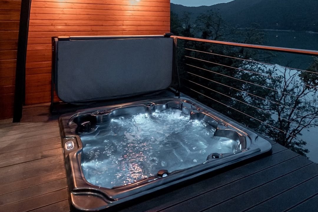 ВІЙНА ТА МИР НА ТЕРАСІ: ЯК ЗРОБИТИ ВАШЕ SPA ТИХІШИМ ЗА ПОДИХ ТА ЗБЕРЕГТИ ЛЮБОВ СУСІДІВ