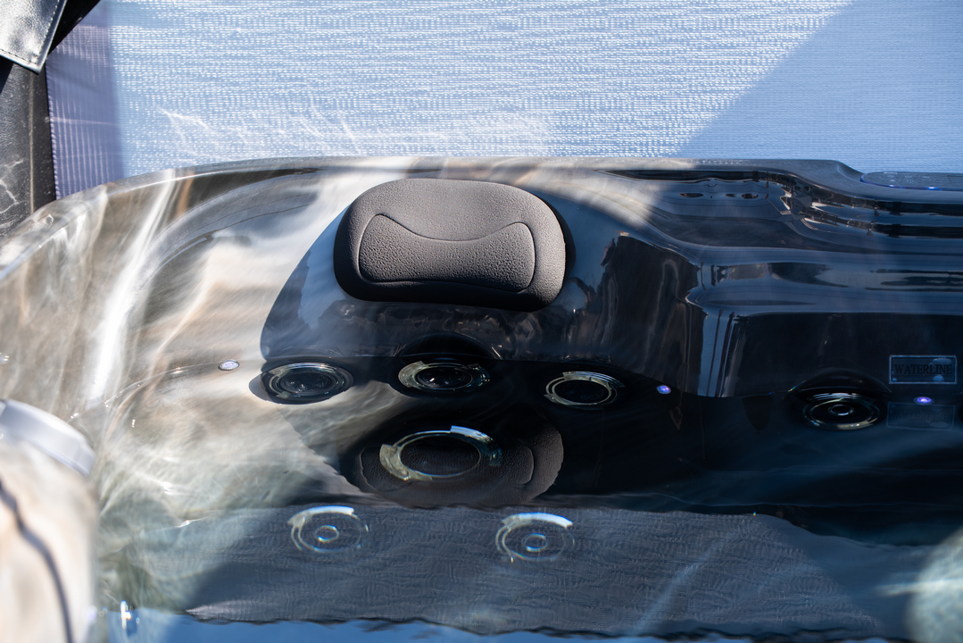 СЛИЗЬКІ БОРТИ ЦЕ АРХІТЕКТУРНА ПОМИЛКА А НЕ ПРИРОДНИЙ СТАН ВОДИ ЯК ЗРОБИТИ ВХІД У ВАШЕ СПА БЕЗПЕЧНИМ ТРІУМФОМ ДЛЯ ВСІХ ПОКОЛІНЬ