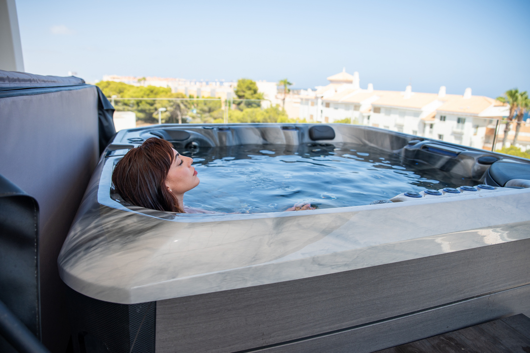 МЕНОПАУЗАЛЬНИЙ ВЕЛНЕС: ЯК ГІДРОМАСАЖ ТА ТЕМПЕРАТУРНІ РЕЖИМИ ПОРЯТУЮТЬ ВАШ ГОРМОНАЛЬНИЙ ФОН