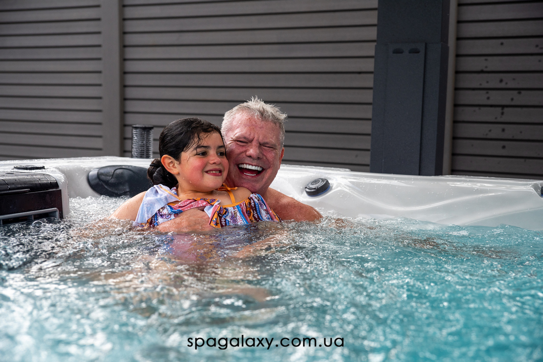 ПРО ЩО МОВЧАТЬ ВЛАСНИКИ СПА-БАСЕЙНІВ: ЯК ОДНА ПОКУПКА НАЗАВЖДИ ЗМІНИЛА ЇХНІ СТОСУНКИ В СІМ’Ї